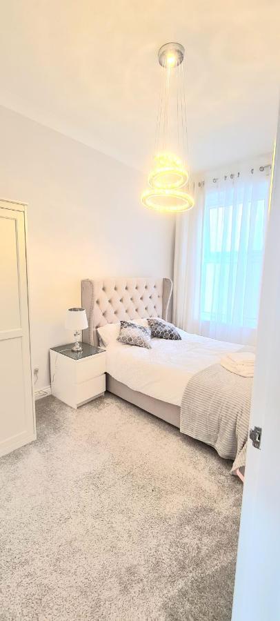 Spacious 3 Bed Flat Near The Sea With Parking Bournemouth Exterior photo